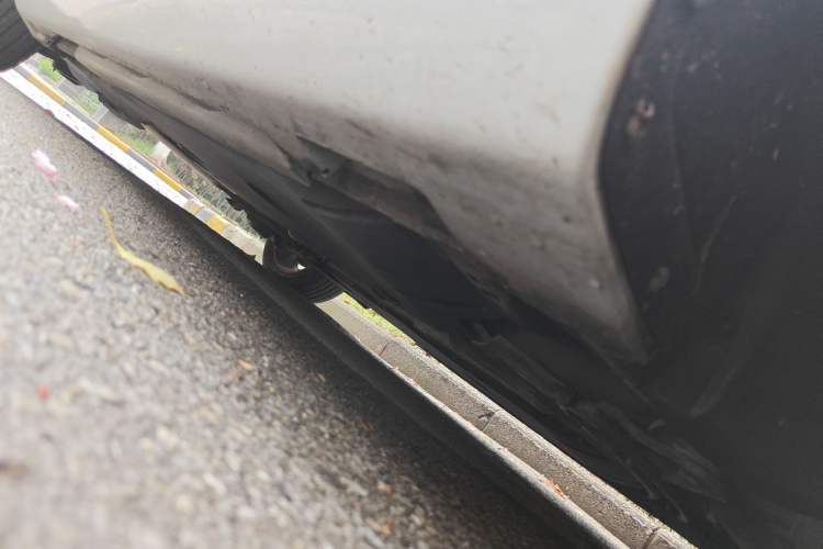 Used Volvo V40 2014 2.0T Zhiya Edition Chassis Front Right