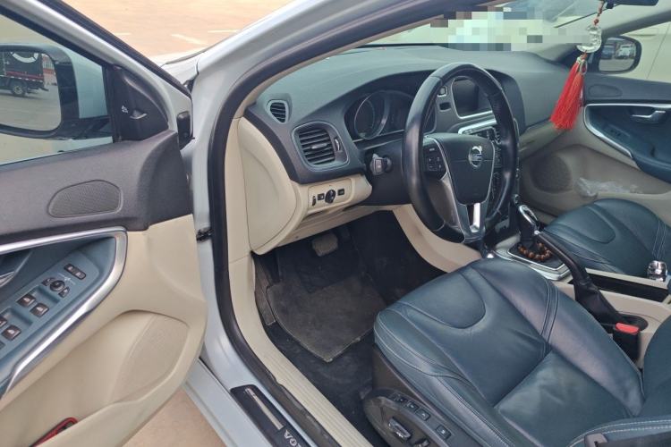 Used Volvo V40 2014 2.0T Zhiya Edition Driver Seat