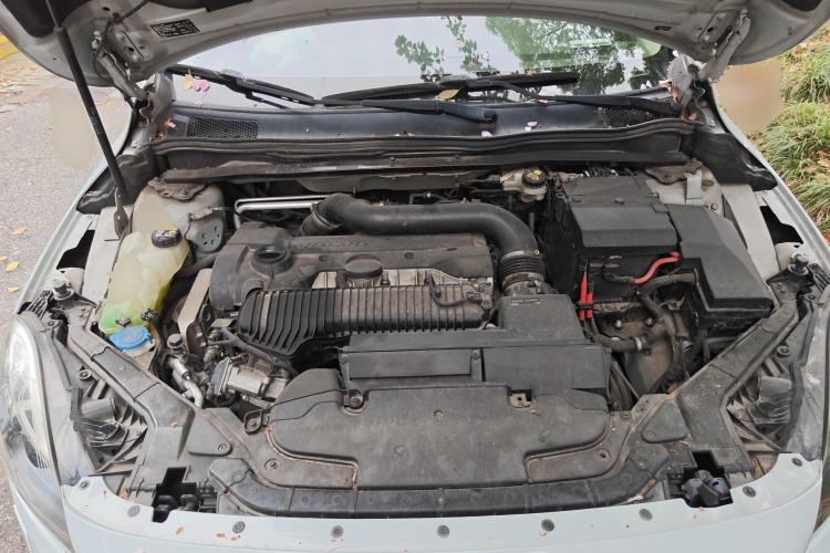 Used Volvo V40 2014 2.0T Zhiya Edition Engine Bay