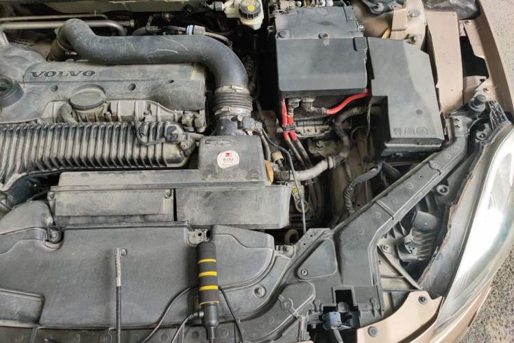 Used Volvo V40 2014 Cross Country T5 AWD Smart Luxury Edition Engine Bay Left