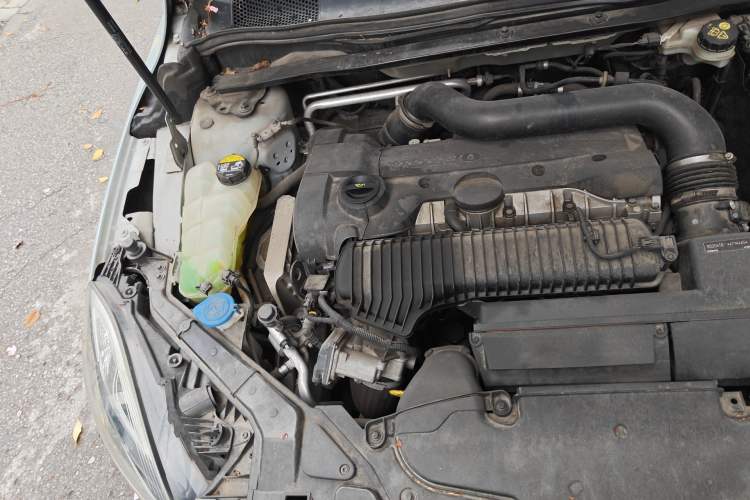 Used Volvo V40 2014 2.0T Zhiya Edition Engine Bay Right
