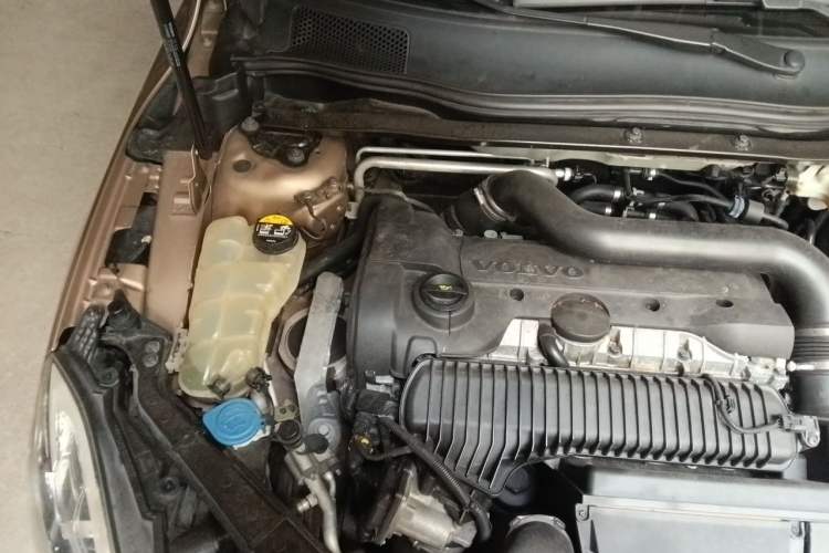 Used Volvo V40 2014 Cross Country T5 AWD Smart Luxury Edition Engine Bay Right