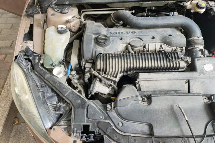 Used Volvo V40 2014 Cross Country T5 AWD Smart Luxury Edition Engine Bay Right