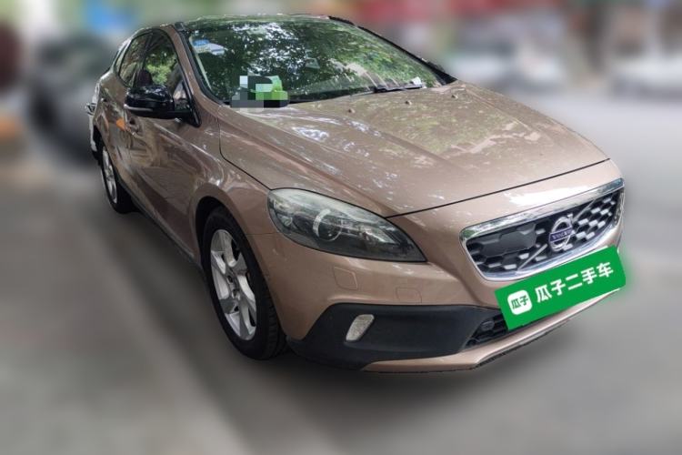 Used Volvo V40 2014 Cross Country T5 AWD Smart Luxury Edition Front Right 45 Deg