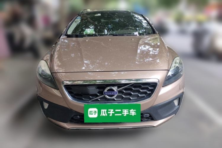 Used Volvo V40 2014 Cross Country T5 AWD Smart Luxury Edition Front