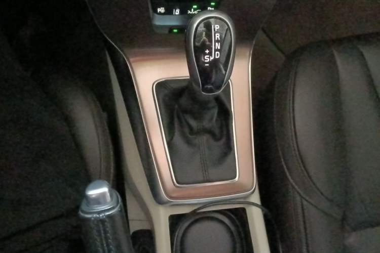 Used Volvo V40 2014 Cross Country T5 AWD Smart Luxury Edition Gear Lever