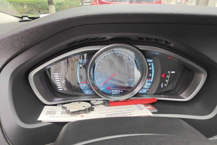 Used Volvo V40 2014 2.0T Zhiya Edition Instrument Cluster