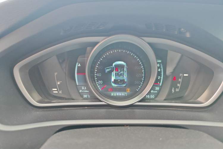 Used Volvo V40 2014 2.0T Zhiya Edition Instrument Cluster