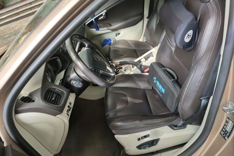 Used Volvo V40 2014 Cross Country T5 AWD Smart Luxury Edition Left Front Seat