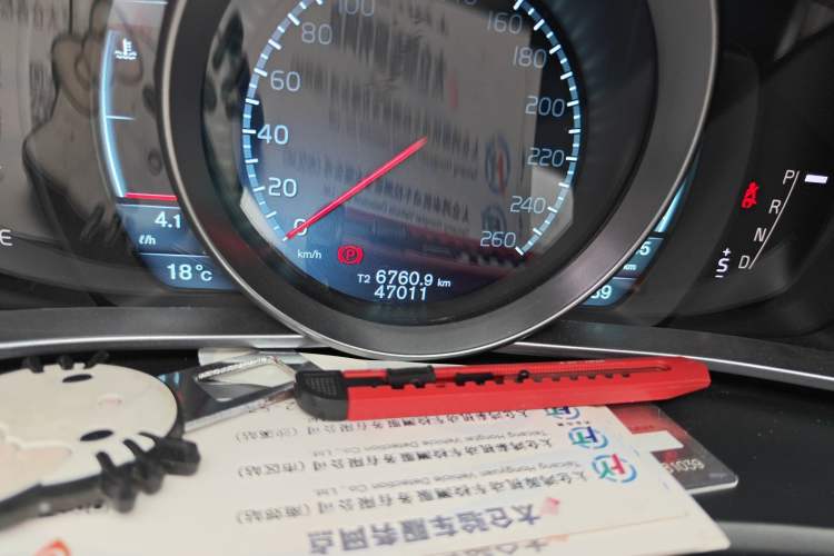 Used Volvo V40 2014 2.0T Zhiya Edition Odometer Close Up