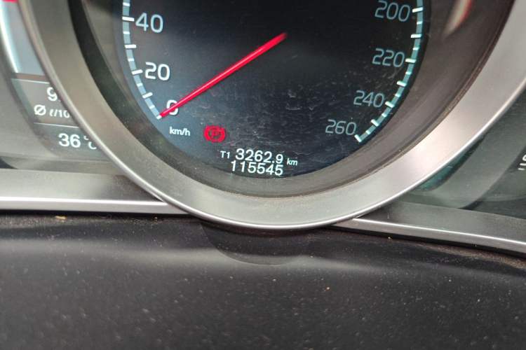 Used Volvo V40 2014 2.0T Zhiya Edition Odometer Close Up