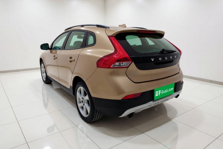 Used Volvo V40 2014 Cross Country T5 AWD Smart Luxury Edition Rear Left 45 Deg
