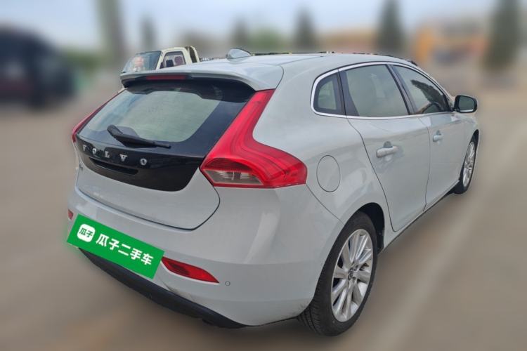 Used Volvo V40 2014 2.0T Zhiya Edition Rear Right 45 Deg