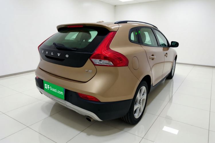 Used Volvo V40 2014 Cross Country T5 AWD Smart Luxury Edition Rear Right 45 Deg