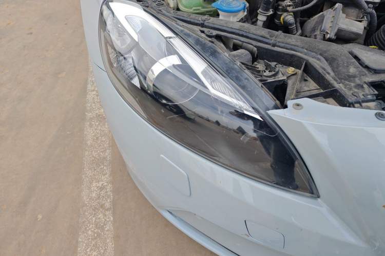 Used Volvo V40 2014 2.0T Zhiya Edition Right Front Headlight