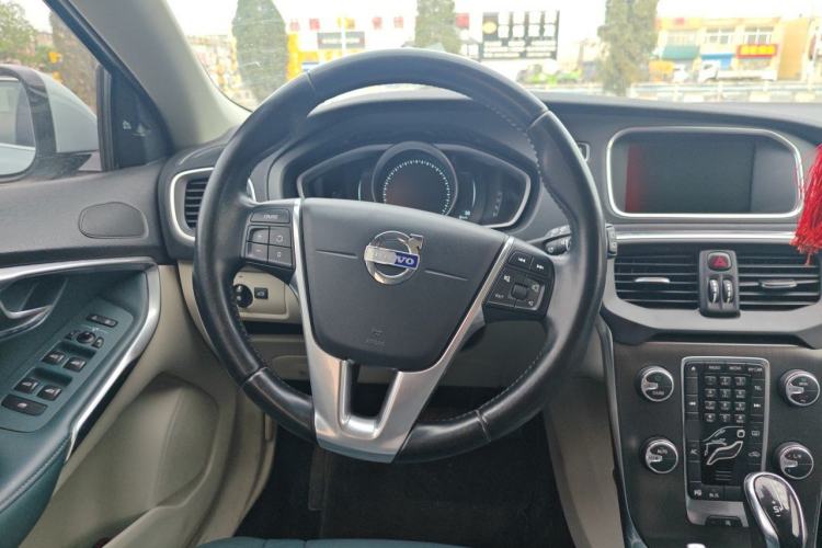 Used Volvo V40 2014 2.0T Zhiya Edition Steering Wheel