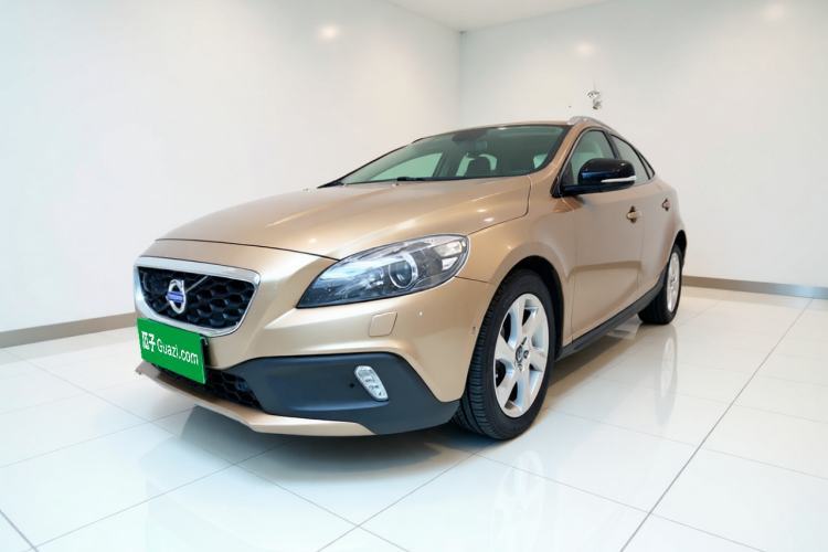Volvo V40 2014 Cross Country T5 AWD Smart Luxury Edition с пробегом Guazi used car, China used car export, Used car for sale, Used cars, Cheapest cars for sale
