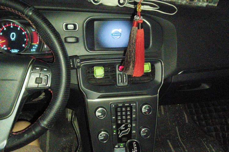 Used Volvo V40 2014 2.0T Zhiya Edition Audio And AC Panel