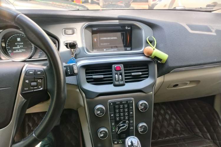 Used Volvo V40 2014 2.0T Zhiya Edition Audio And AC Panel