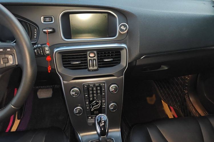 Used Volvo V40 2014 2.0T Zhiya Edition Audio And AC Panel