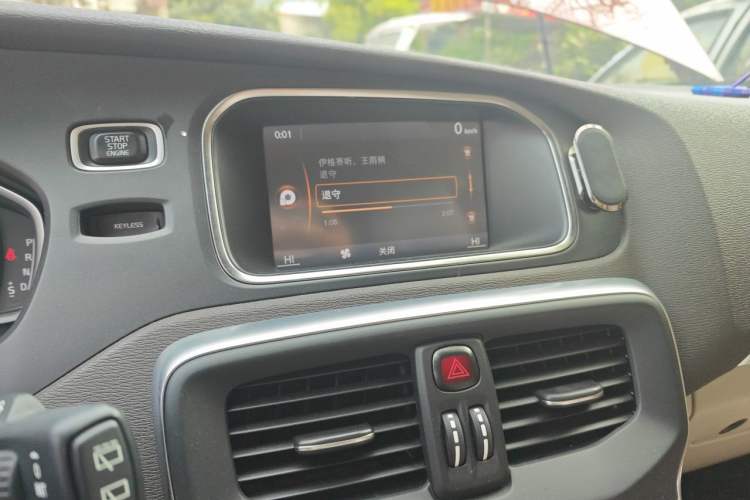 Used Volvo V40 2014 2.0T Zhiya Edition Audio And AC Panel