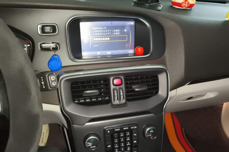 Used Volvo V40 2014 2.0T Zhiya Edition Audio And AC Panel