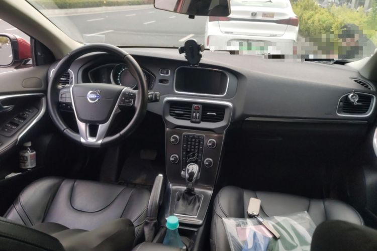 Used Volvo V40 2014 2.0T Zhiya Edition Center Console