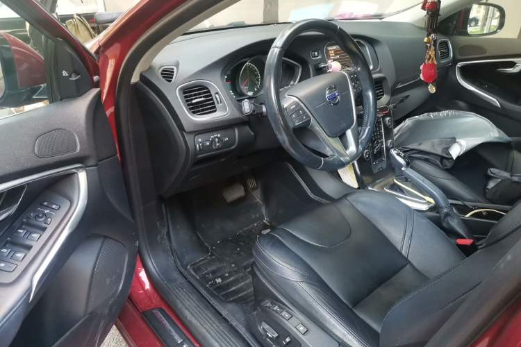 Used Volvo V40 2014 2.0T Zhiya Edition Driver Seat