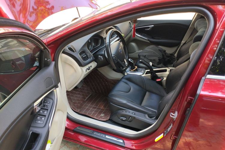 Used Volvo V40 2014 2.0T Zhiya Edition Driver Seat