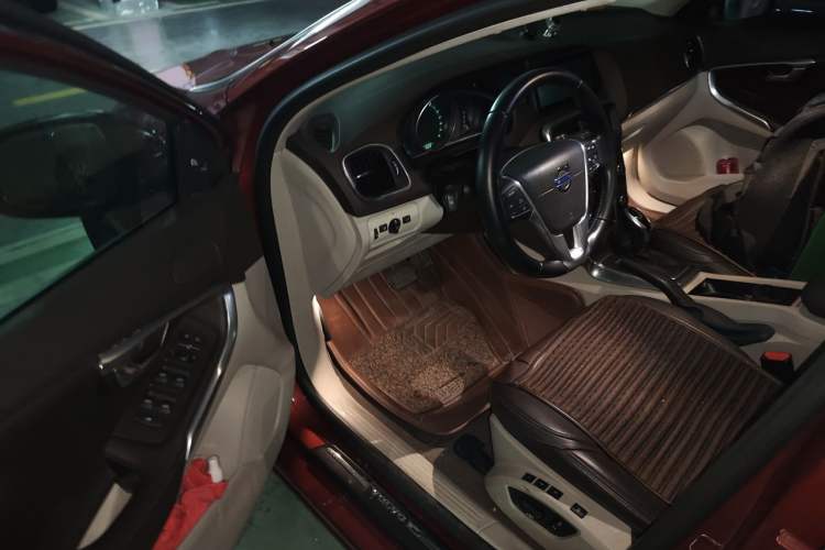 Used Volvo V40 2014 2.0T Zhiya Edition Driver Seat