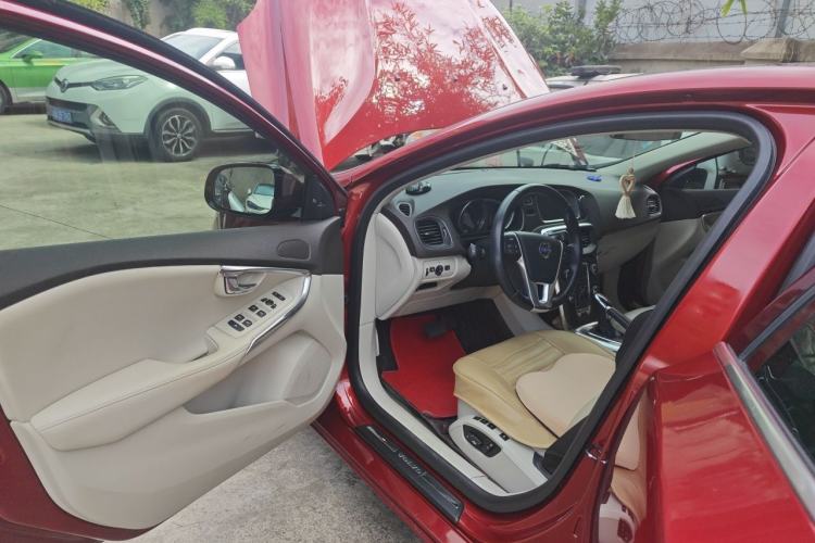 Used Volvo V40 2014 2.0T Zhiya Edition Driver Seat