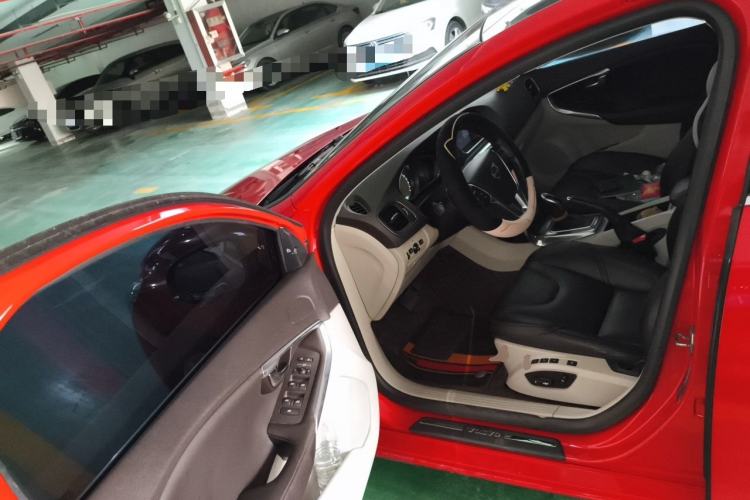 Used Volvo V40 2014 2.0T Zhiya Edition Driver Seat