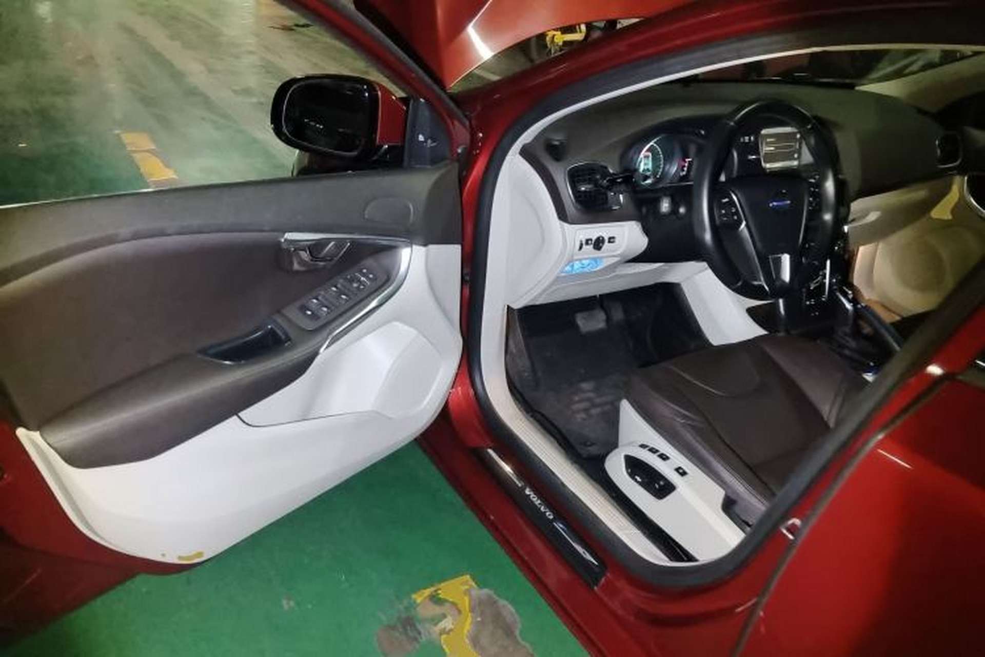 Used Volvo V40 2014 2.0T Zhiya Edition Driver Seat