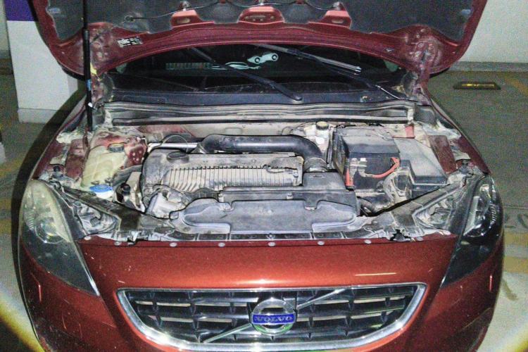Used Volvo V40 2014 2.0T Zhiya Edition Engine Bay