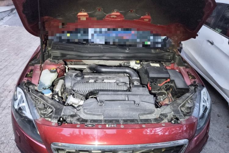 Used Volvo V40 2014 Cross Country T5 AWD Smart Luxury Edition Engine Bay