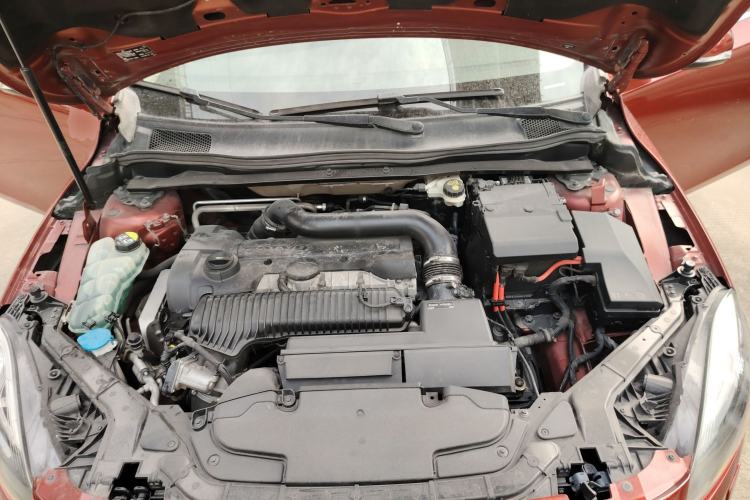 Used Volvo V40 2014 2.0T Zhiya Edition Engine Bay