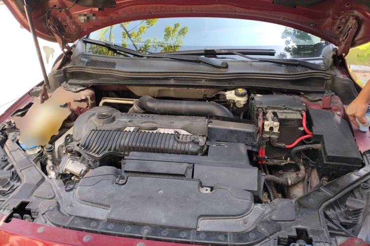 Used Volvo V40 2014 2.0T Zhiya Edition Engine Bay