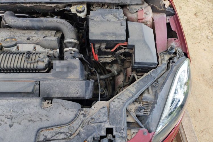 Used Volvo V40 2014 2.0T Zhiya Edition Engine Bay Left