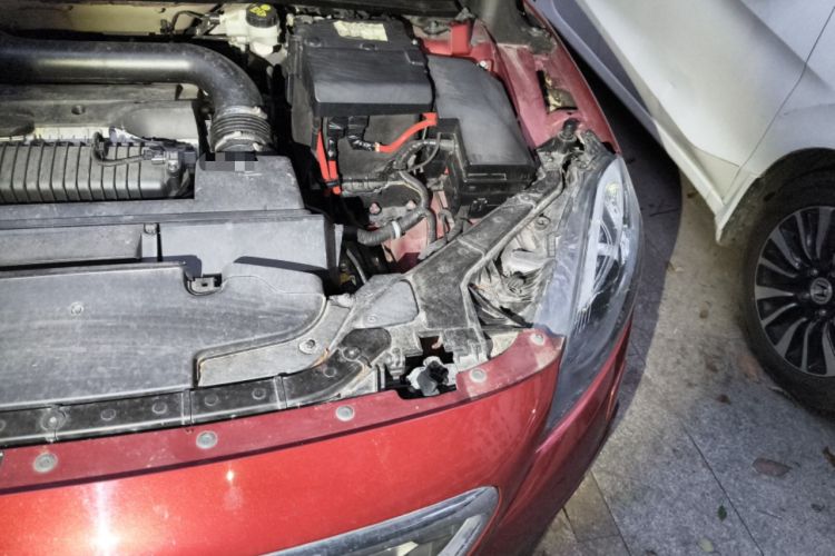 Used Volvo V40 2014 Cross Country T5 AWD Smart Luxury Edition Engine Bay Left