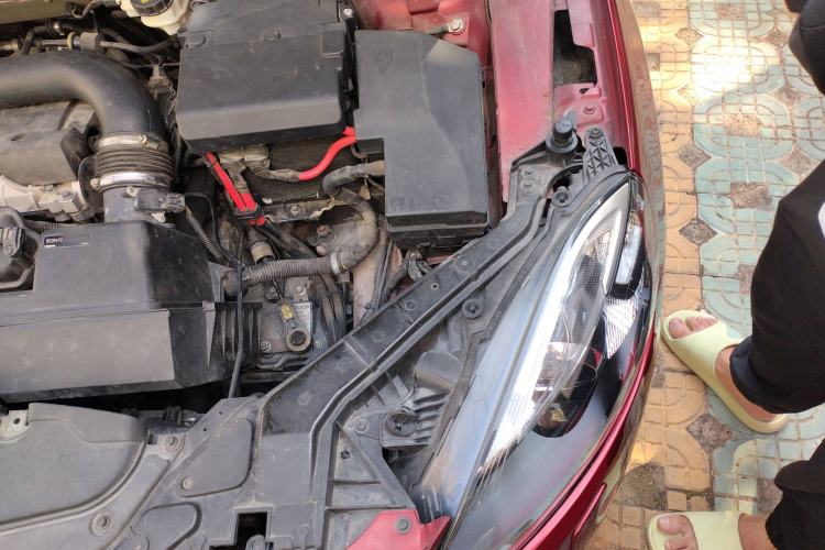 Used Volvo V40 2014 2.0T Zhiya Edition Engine Bay Left