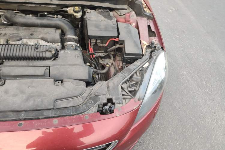 Used Volvo V40 2014 2.0T Zhiya Edition Engine Bay Left