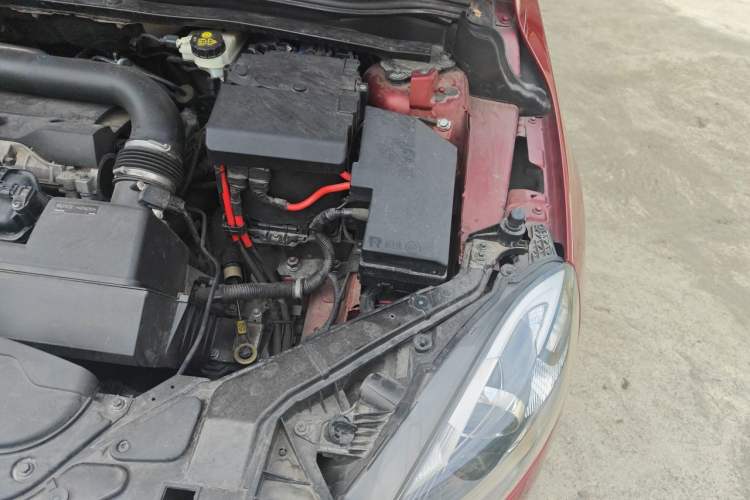 Used Volvo V40 2014 2.0T Zhiya Edition Engine Bay Left