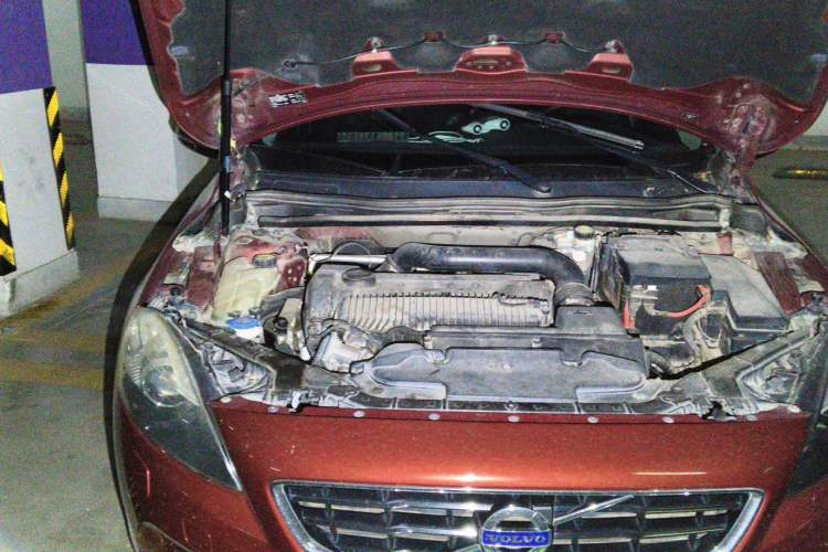Used Volvo V40 2014 2.0T Zhiya Edition Engine Bay Right