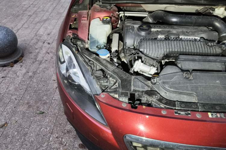 Used Volvo V40 2014 Cross Country T5 AWD Smart Luxury Edition Engine Bay Right