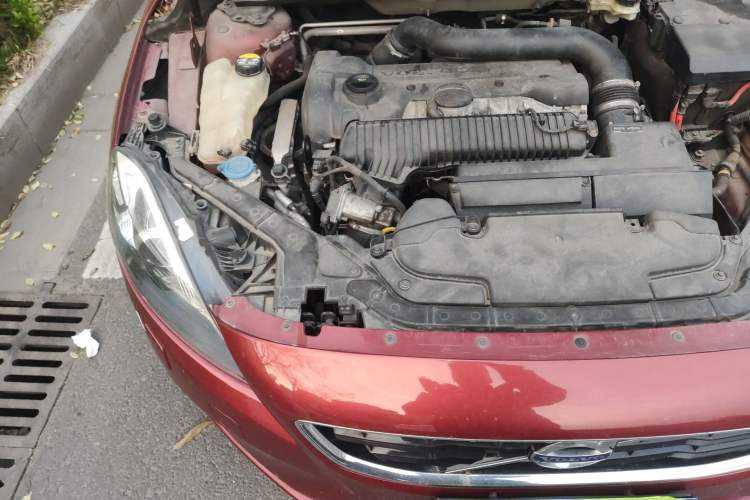 Used Volvo V40 2014 2.0T Zhiya Edition Engine Bay Right