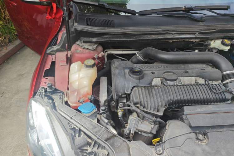 Used Volvo V40 2014 2.0T Zhiya Edition Engine Bay Right