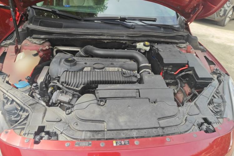 Used Volvo V40 2014 2.0T Zhiya Edition Engine Bay