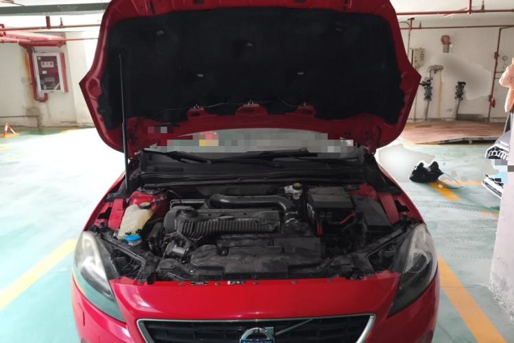 Used Volvo V40 2014 2.0T Zhiya Edition Engine Bay