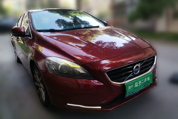 Used Volvo V40 2014 2.0T Zhiya Edition Front Right 45 Deg