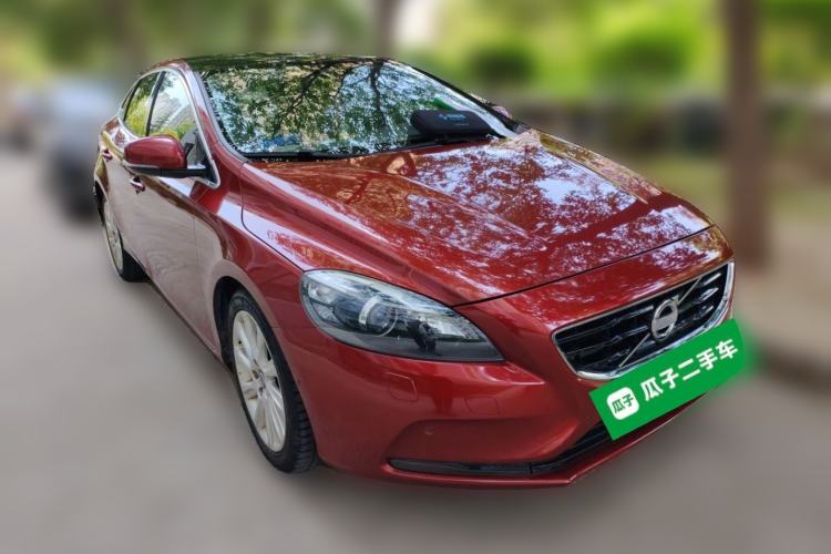 Used Volvo V40 2014 2.0T Zhiya Edition Front Right 45 Deg